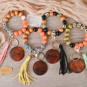 Custom Engraved Wristlet Keychain with Beaded Bracelet,Engraved Keychain,Personalized Keychain for Her,Stylish Gift for Mom,Leopard Print