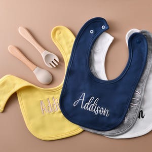 カスタム刺繍ベビービブ、パーソナライズベビービブ、カスタムベビーギフト、ベビーシャワーギフト、新米両親へのパーソナライズベビーシャワーギフト