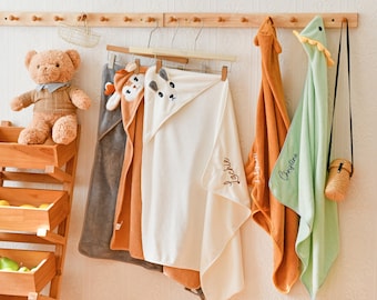 Toalla de baño con capucha para bebé con estampado de letras personalizado. Regalos para bautizo y recién nacidos.