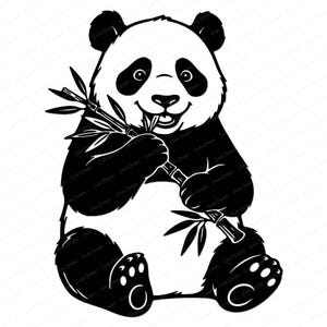 Afbeelding schattige panda die bamboe eet - zittende babypanda clipart, panda SVG-bestand voor Cricut, panda lover png, panda silhouet (digitale download)