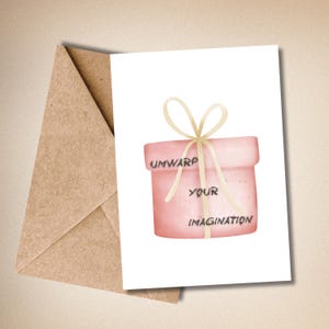 Lustige Grußkarte | 'Entfalten Sie Ihre Fantasie' | Digitaler Download für jeden Geschenkanlass | Rosa Geschenkbox-Design