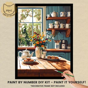 Op de afbeelding: Een doe-het-zelf-schilderij-op-nummer-kit met een keukenscène met een raam, bloemen en een tafel met borden en een theepot. De tekst luidt "PAINT BY NUMBER DIY KIT - PAINT IT YOURSELF!" Decoratief frame niet inbegrepen.
