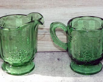 Juego de crema y azúcar vintage MCM Westmoreland con paneles de vidrio verde y diseño de uvas EB19