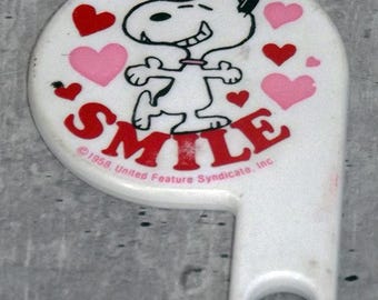 Vintage Peanuts Snoopy Smile Handheld Pocket Mirror  UFS EB17