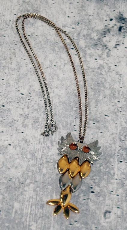 Vintage 70's Wise Old Owl Moving  Pendant Necklace EB12