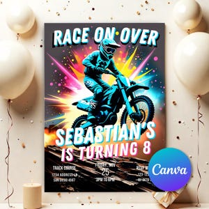 Puede incluir: Una invitación de cumpleaños para una fiesta con temática de motocross. La invitación presenta una silueta azul de un piloto de motocross en una moto de cross sobre un fondo colorido con el texto "Race On Over Sebastian's Is Turning 8". La invitación también incluye detalles sobre la fiesta, como la fecha, la hora y la ubicación.