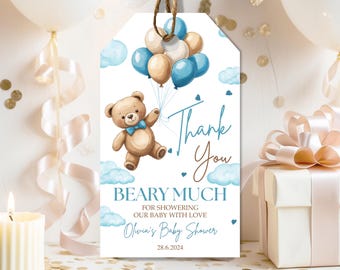 Może przedstawiać: Etykieta z podziękowaniami na baby shower z misiem trzymającym balony. Etykieta zawiera tekst "Thank You" i "Beary Much" w niebieskim skrypcie. Na etykiecie wydrukowano również datę "28.6.2024".
