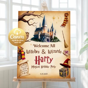 Peut inclure: Panneau de bienvenue pour une fête d'anniversaire sur le thème d'Harry Potter. Le panneau présente une illustration de château, un hibou, un balai, une écharpe, un chapeau de sorcier et un coffre au trésor. Le texte comprend "Bienvenue à tous les sorciers et sorcières Harry Magical Birthday Party 9.25.2025".
