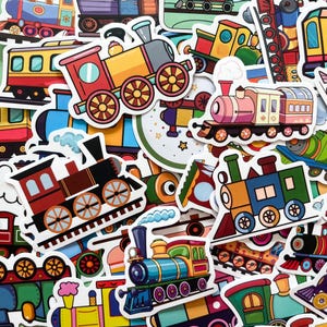 50 pegatinas de trenes al azar, pegatinas de locomotoras de dibujos animados para niños, pegatinas impermeables de motor de vapor para diarios, álbumes de recortes y manualidades.