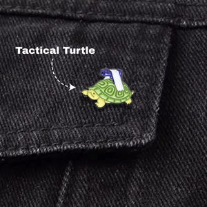 Pines de esmalte de tortuga táctica: divertidos pines de animales para bolsos, pines meme para mochilas, pines bonitos para regalar a amigos, pines e insignias, pin de esmalte humorístico.
