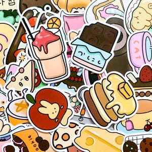 50 adesivos de comida de desenho animado aleatórios, pacote de adesivos fofos de sobremesa, adesivos de lanche kawaii, adesivos à prova d'água para diário, álbum de recortes, garrafa de água