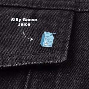 Dummer Gänsesaft Emaille Pins - Lustige Tier Pins für Taschen, Meme Rucksack Pins, süßes Pin Geschenk für Freunde, Pins und Badges, Humor Pins