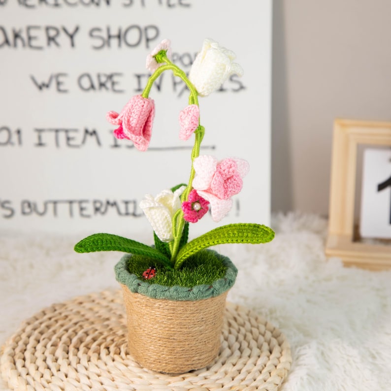 gehäkelte Maiglöckchen-Lampe | Topfblume Licht | Schreibtisch Dekoration Nachttischlampe | Einzigartiges für immer Geschenk | Geschenk zum Muttertag Crocheted orchid
