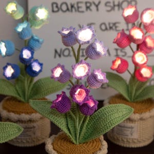 gehäkelte Maiglöckchen-Lampe | Topfblume Licht | Schreibtisch Dekoration Nachttischlampe | Einzigartiges für immer Geschenk | Geschenk zum Muttertag Bild 20