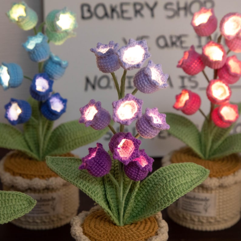 gehäkelte Maiglöckchen-Lampe | Topfblume Licht | Schreibtisch Dekoration Nachttischlampe | Einzigartiges für immer Geschenk | Geschenk zum Muttertag Bild 20