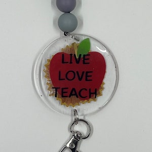 Live Love Teach、バッジストラップ