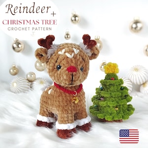 Puede incluir: Un reno y un árbol de Navidad de ganchillo. El reno es marrón con detalles blancos, una nariz roja y un collar rojo con una campana dorada. El árbol de Navidad verde tiene una estrella amarilla en la parte superior. El texto dice "Reindeer + Christmas Tree Crochet Pattern".