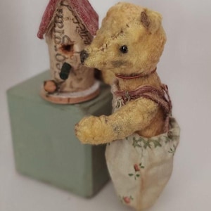 Urso de pelúcia em miniatura feito à mão: estilo vintage com olhos de vidro