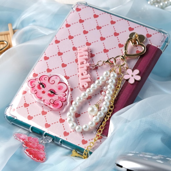 Grazioso set di ciondoli per Kindle, targhetta personalizzata con nome, catenina da polso con perle, tappo antipolvere e impugnatura, accessorio per libri per custodia Kindle, regalo per lettori