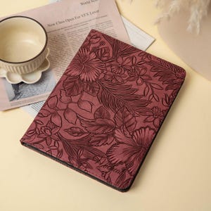 Personligt mörkrött retro blommigt iPad-skal, veganskt läderfodral, iPad Air 5, iPad 10.2/10.9 iPad 2022/21/20-skal, iPad Mini 7, present till henne