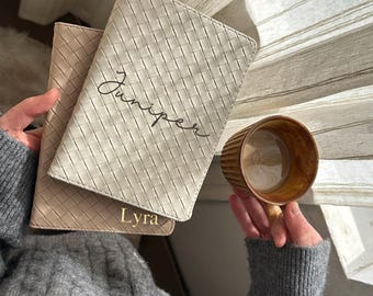 Cozy Braided Kindle Case, Personalized Woven Cover for Readers, Custom Name Kindle Sleeve for Paperwhite & Kindle 11th/12th, Auto Wake/Sleep