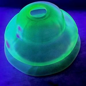 Uranglas Leuchtenschirm in Form einer Glocke aus Uranglas