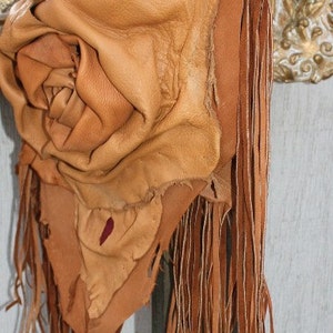 Showdiva Designs Asymmetrische Ledertasche Geldbörse LoNg Franse n Hand gemeißelte Blume