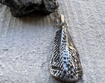 Collana uomo-pendente in argento-artigianato-pezzo unico-fusione in osso di seppia