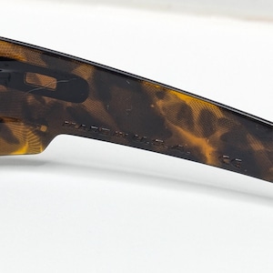Gafas de sol Oakley Gascan 12-855 color marrón carey estilo Y2K para hombre. imagen 10