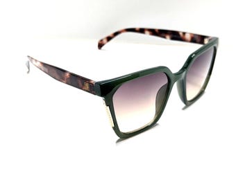 Occhiali da sole geometrici Shelli Segal LS288 con lenti sfumate grigie e tartarugate verdi