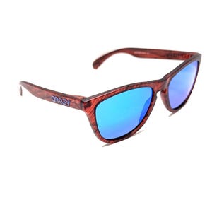 Oakley Frogskins Sunglasses 009013-B755 5517 133 Matte Red Woodgran Frames Sapph