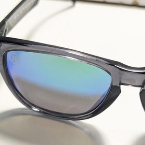 Blenders LUCKY FOLIE Rookgrijze zonnebril Kunststof vierkant montuur Klassieke stijl afbeelding 5