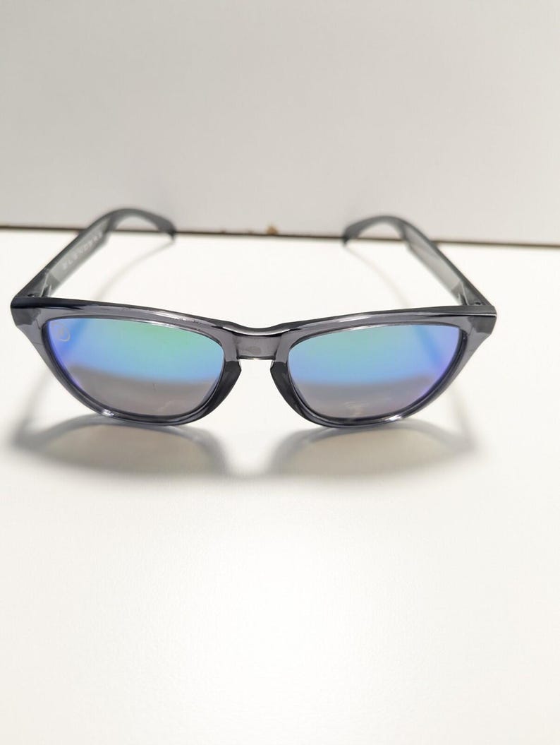 Blenders LUCKY FOLIE Smoke Grey Sunglasses Plastic Square Frames Classic Style image 2