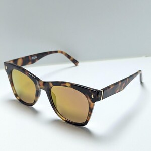 Gafas de sol Fila WFL01SG10 color ámbar degradado con montura de carey y forma de ojo de gato para mujer. imagen 2