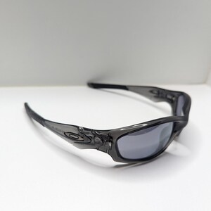 Gafas de sol Oakley Straight Jacket 04-327 para hombre, color gris humo y negro iridio. imagen 4