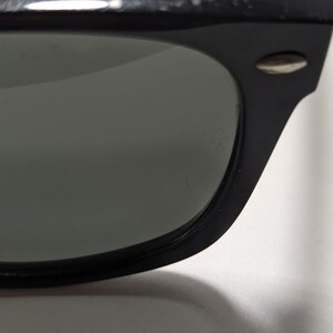 Okulary przeciwsłoneczne Vintage Ray-Ban Black Wayfarer, klasyczne czarne soczewki, szykowne zdjęcie 8