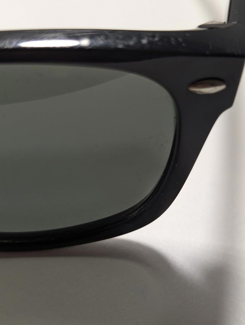 Okulary przeciwsłoneczne Vintage Ray-Ban Black Wayfarer, klasyczne czarne soczewki, szykowne zdjęcie 8