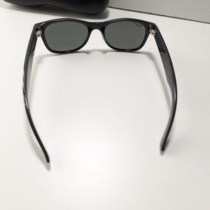 Okulary przeciwsłoneczne Vintage Ray-Ban Black Wayfarer, klasyczne czarne soczewki, szykowne zdjęcie 6