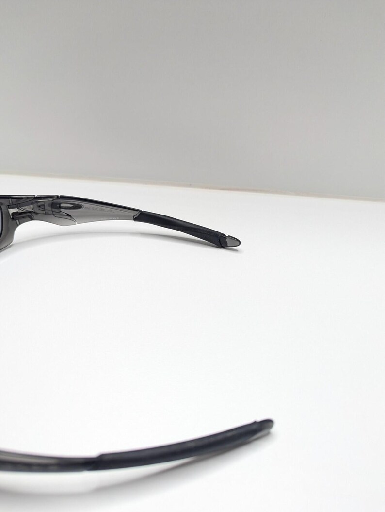 Gafas de sol Oakley Straight Jacket 04-327 para hombre, color gris humo y negro iridio. imagen 10