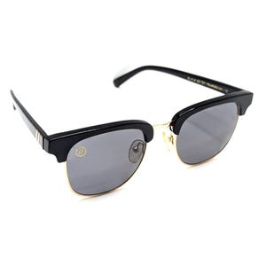 Gafas de sol Blenders Eyewear Black Betsy Cat 3 (modelo descatalogado) con lentes oscuras. imagen 1