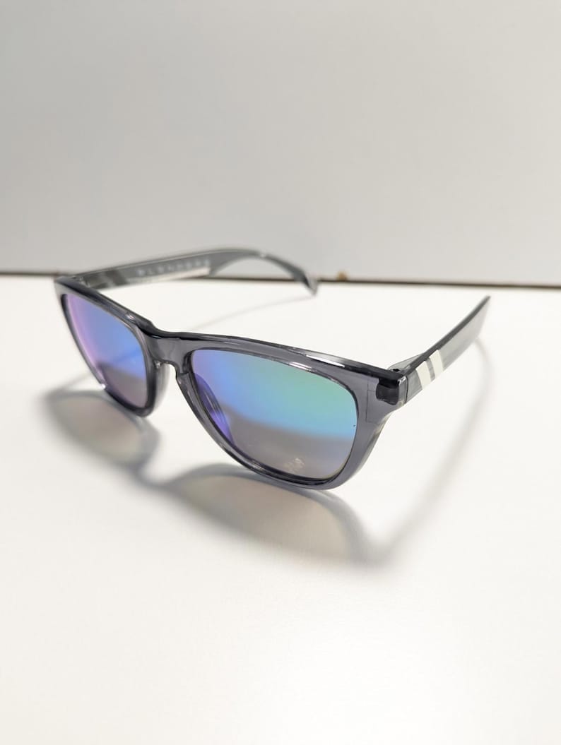 Blenders LUCKY FOLIE Rookgrijze zonnebril Kunststof vierkant montuur Klassieke stijl afbeelding 3