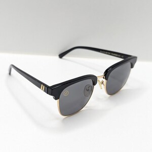 Gafas de sol Blenders Eyewear Black Betsy Cat 3 (modelo descatalogado) con lentes oscuras. imagen 2