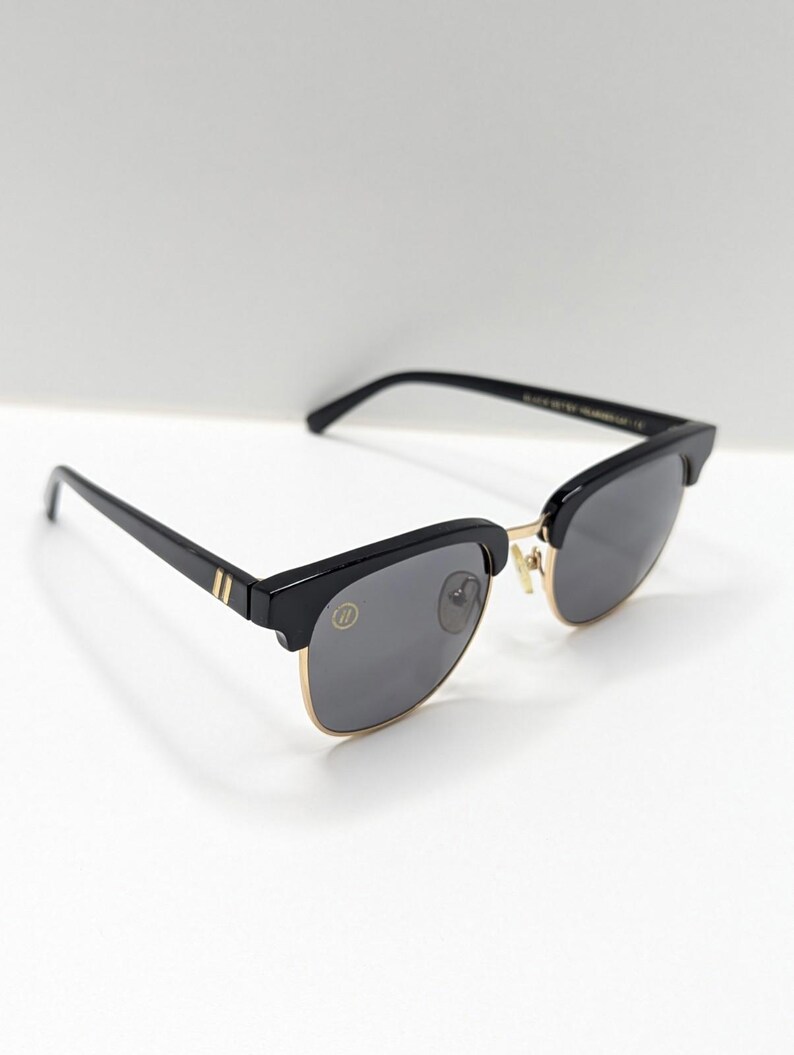 Gafas de sol Blenders Eyewear Black Betsy Cat 3 (modelo descatalogado) con lentes oscuras. imagen 2