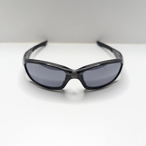 Gafas de sol Oakley Straight Jacket 04-327 para hombre, color gris humo y negro iridio. imagen 2