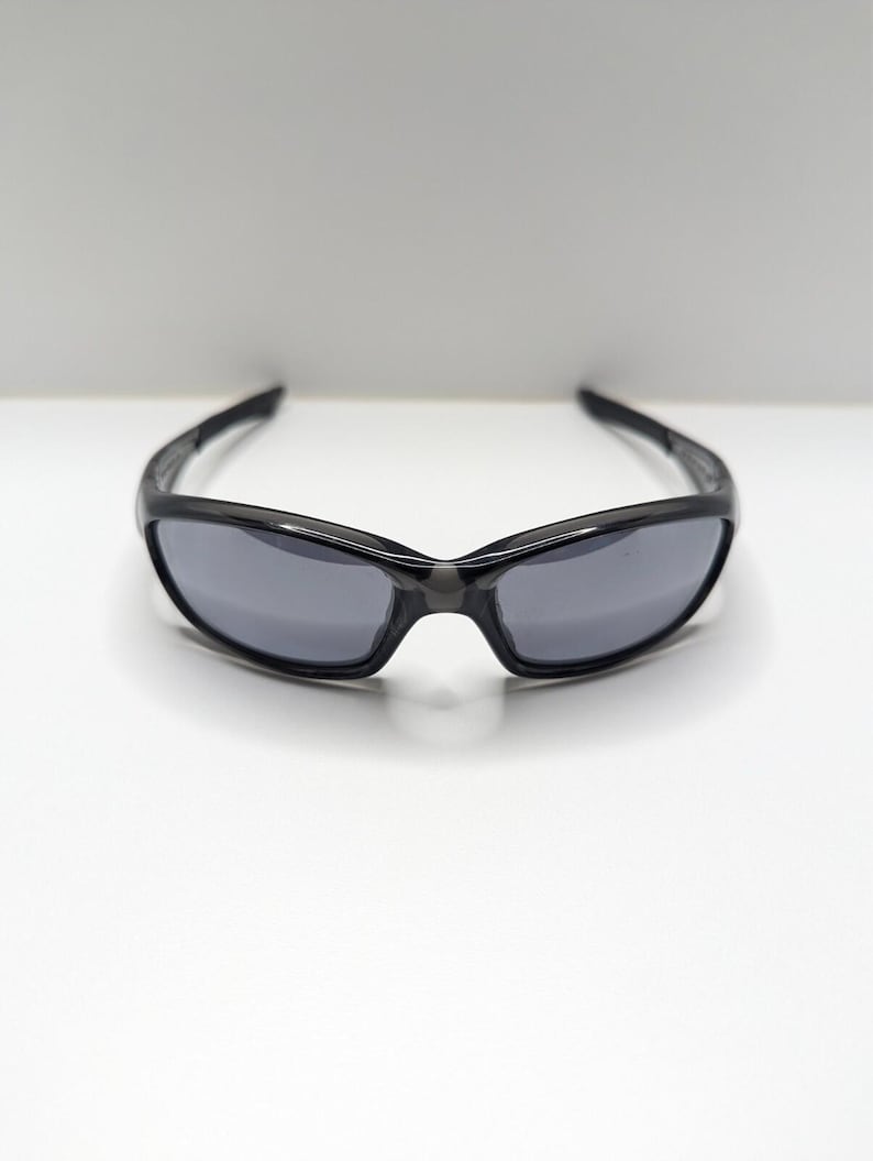 Gafas de sol Oakley Straight Jacket 04-327 para hombre, color gris humo y negro iridio. imagen 2