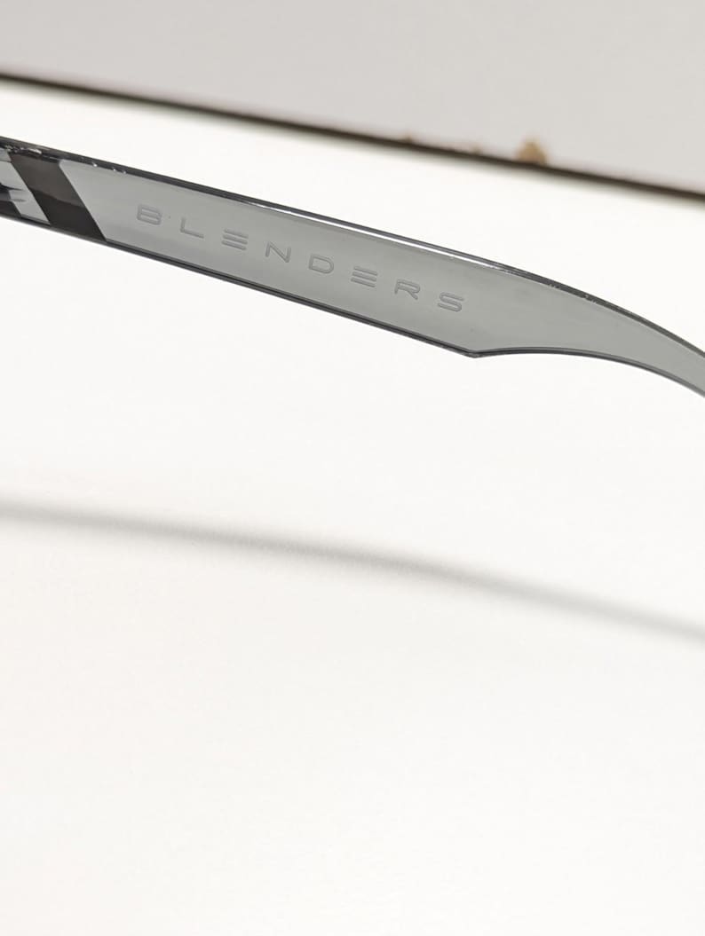 Blenders LUCKY FOLIE Rookgrijze zonnebril Kunststof vierkant montuur Klassieke stijl afbeelding 6