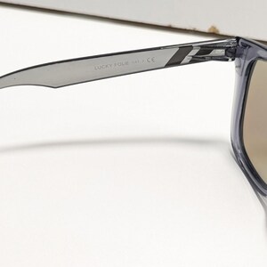 Blenders LUCKY FOLIE Rookgrijze zonnebril Kunststof vierkant montuur Klassieke stijl afbeelding 7