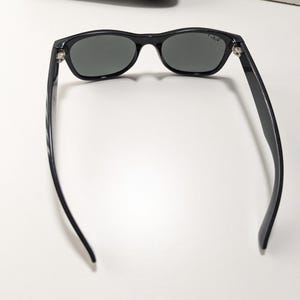 Okulary przeciwsłoneczne Vintage Ray-Ban Black Wayfarer, klasyczne czarne soczewki, szykowne zdjęcie 5