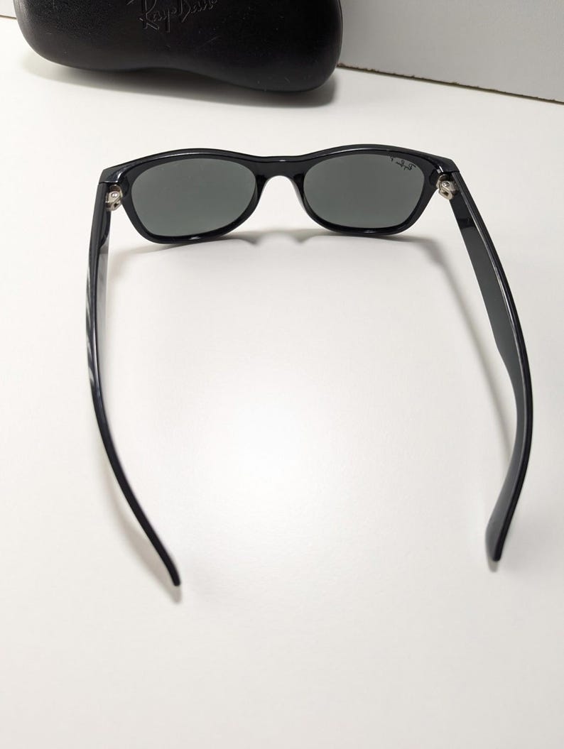 Okulary przeciwsłoneczne Vintage Ray-Ban Black Wayfarer, klasyczne czarne soczewki, szykowne zdjęcie 5