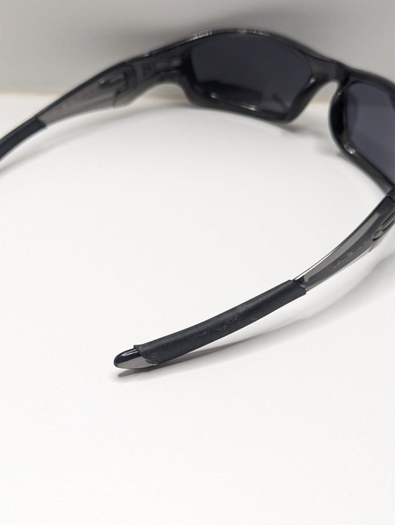 Gafas de sol Oakley Straight Jacket 04-327 para hombre, color gris humo y negro iridio. imagen 9